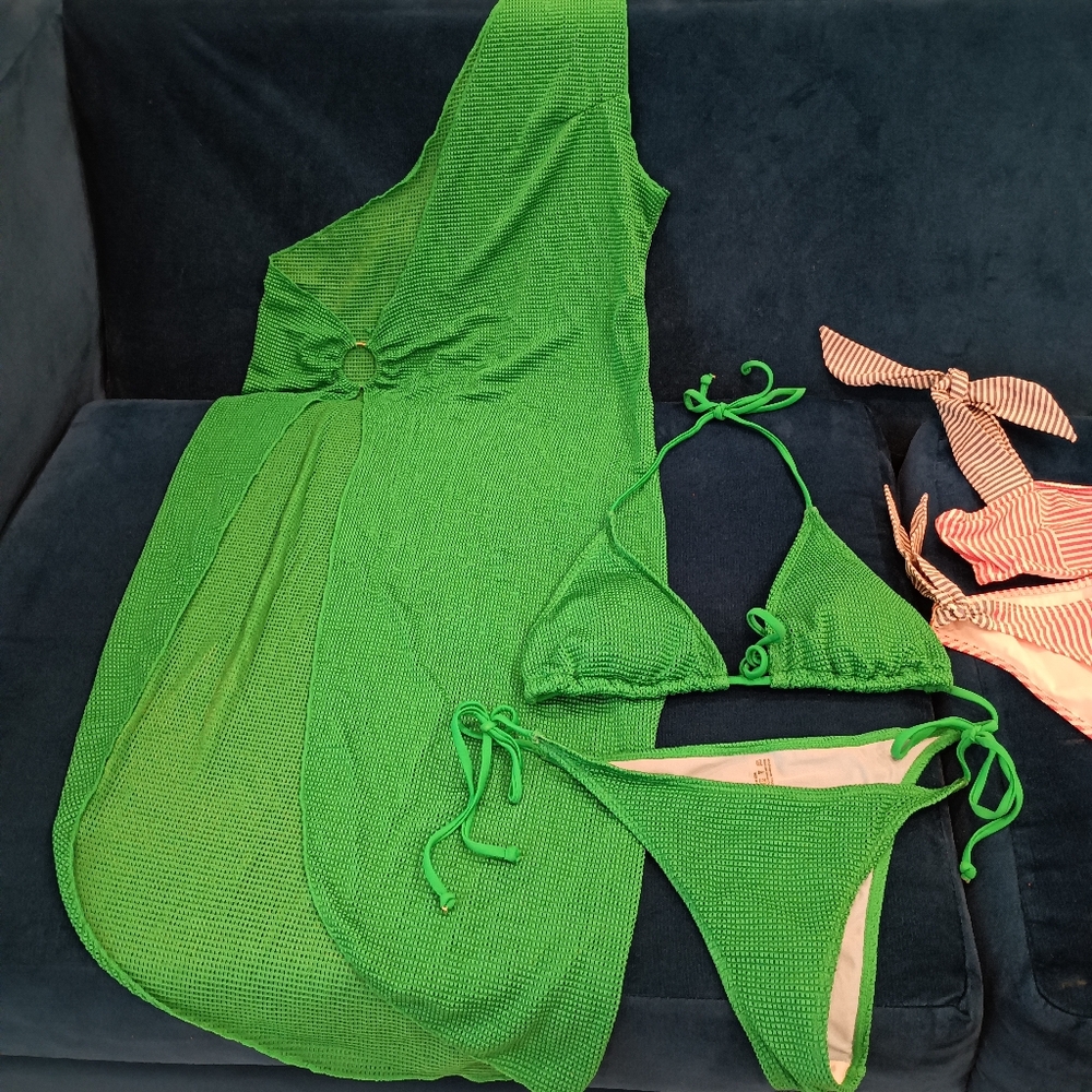 Bathing suits - Picture 7 of 7